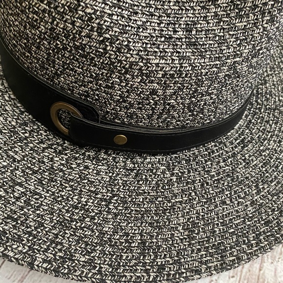 LAST ONE!! Stunning Panama Hat With Black Band - Picture 7 of 7